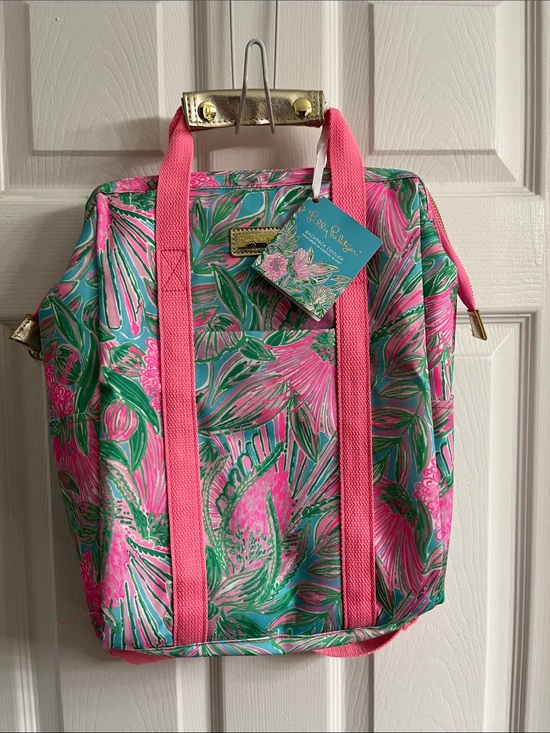 Lilly Pulitzer Handbags - NWT Lilly Pulitzer Backpack Cooler Coming In Hot